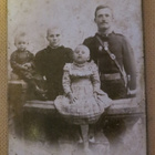 Vintage pahvivalokuva - upseeri perheineen - pikkukuva 1