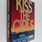 James Patterson : Kiss the girls : a novel - pikkukuva 1