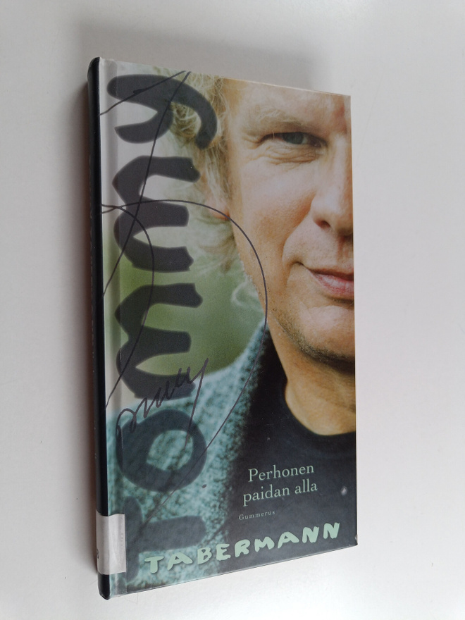 Tommy Tabermann : Perhonen paidan alla : kirjoituksia