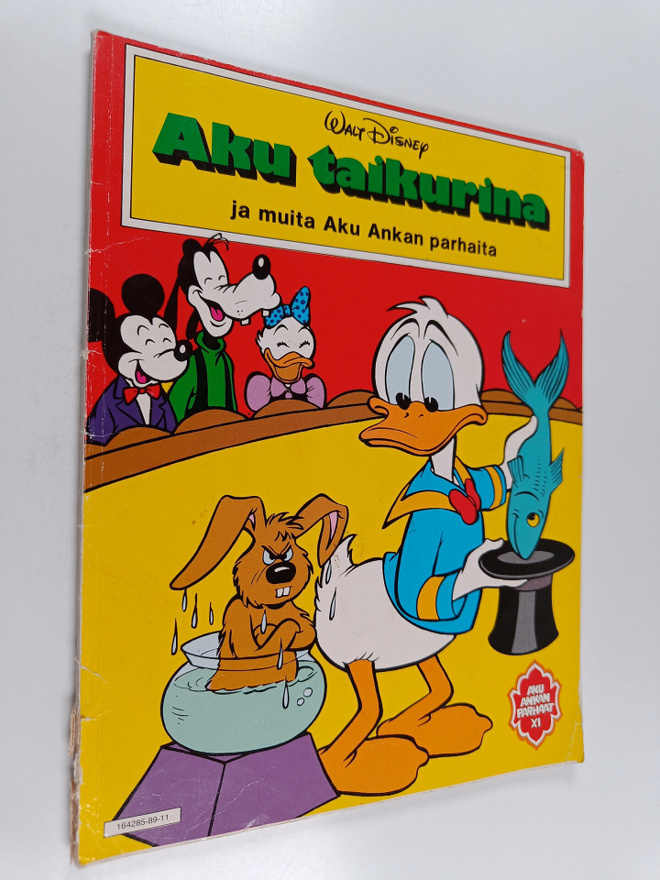 Walt Disney : Aku taikurina ja muita Aku Ankan parhaita