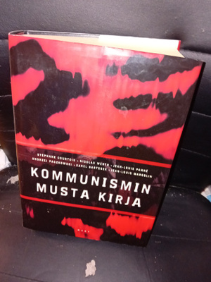KOMMUNISMIN MUSTA KIRJA ( SIS POSTIKULU ) 1p. 2000