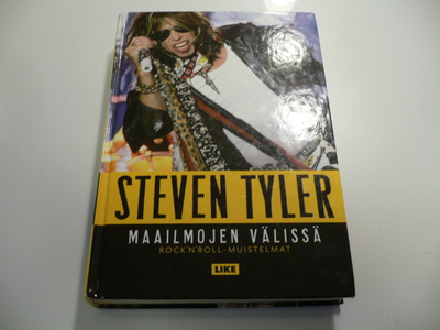 KIRJA - STEVEN TYLER : MAAILMOJEN VÄLISSÄ -12