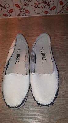 Kengät : vaaleat kävelykengät koko 37 sisämitta 24cm