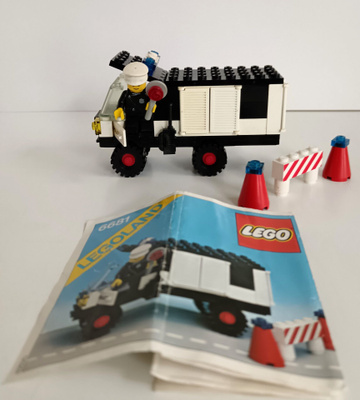 Lego town 6681 Poliisiauto vuosimallia 1981