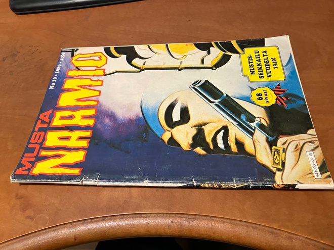 MUSTANAAMIO 10/1980