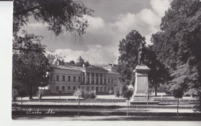 Turku brahen patsas ja puistoa.