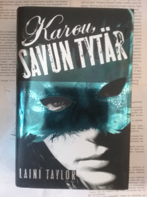 Laini Taylor - Karou, savun tytär (sid.)