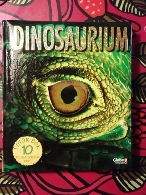 Dinosaurium 1 stor bok med 10 roliga böcker inuti! Som NY!!