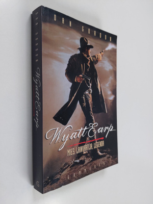 Dan Gordon : Wyatt Earp : mies, lainvartija, legenda