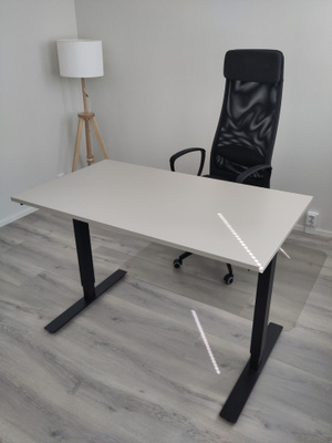 IKEA:n seisomapöytä