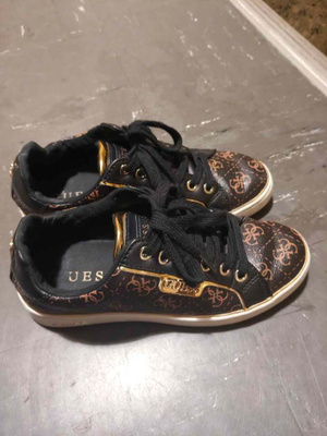 Guess 4G Logo - Tennarit / Sneakers (Size 36)