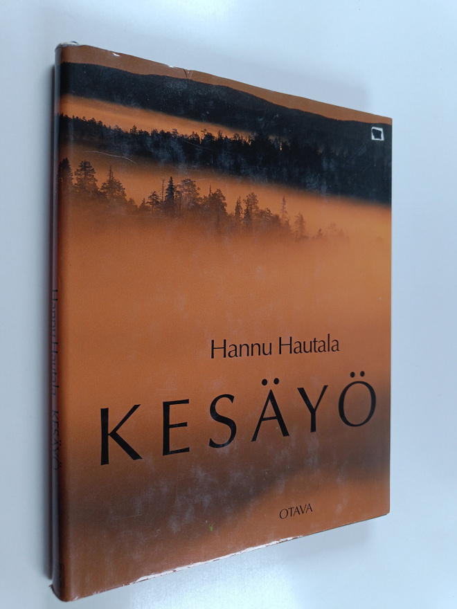 Hannu Hautala : Kesäyö : hetkiä pohjoisessa valossa