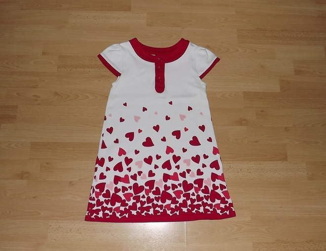 Gymboree sydänmekko 8-vuotiaalle
