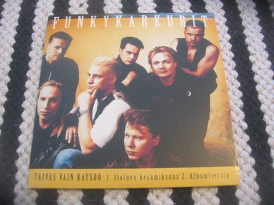 Funkykarkurit - Taivas vain katsoo (cds)
