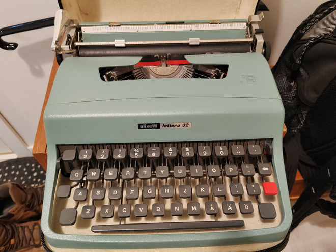 Vintage Olivetti Lettera 32 Kirjoituskone