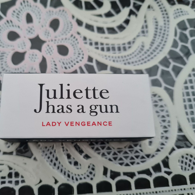 Hajuvesinäyte  Lady Vengeance Juliette Has a Gun
