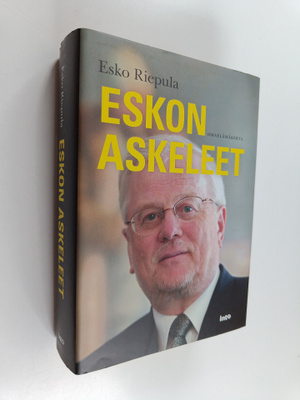 Esko Riepula : Eskon askeleet : omaelämäkerta (signeeratt...