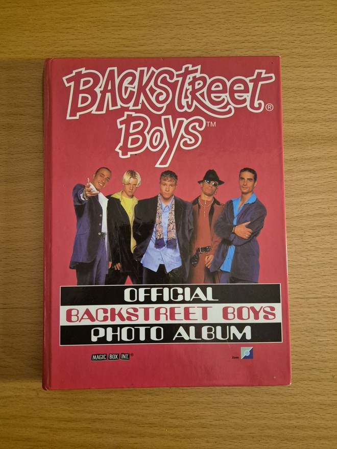 OFFICIAL BACKSTREET BOYS PHOTO ALBUM 95 valokuvaa