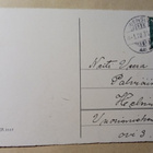 Pupuleidi kävelyllä munakorin ja orvokkikimpun kanssa, 1933 - pikkukuva 2