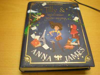 Anna James: Tilly & kadonneiden satujen arvoitus