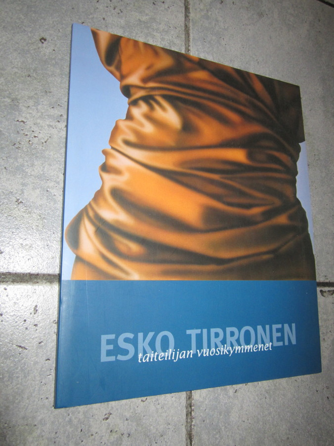 Kirja: Esko Tirronen: taiteilijan vuosikymmenet