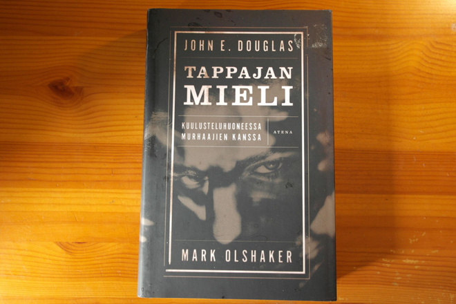 John E.Douglas/Mark Olshaker:Tappajan mieli.Sid.