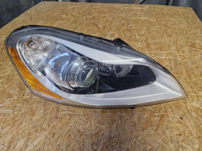 Original Volvo XC60 (2008–2013) Oikea Bi-Xenon ABL -ajovalo