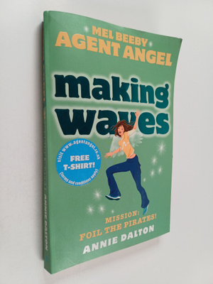 Annie Dalton : Making Waves