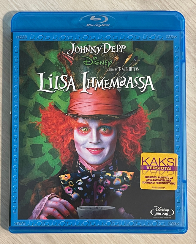 Tim Burton: LIISA IHMEMAASSA (2010) Johnny Depp (UUSI)