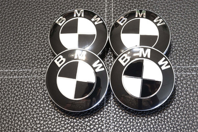 BMW vannekeskiöt – Musta-valko – 56mm (4kpl sarj