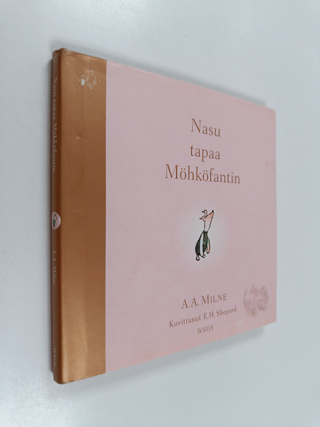 A. A. Milne : Nasu tapaa möhköfantin