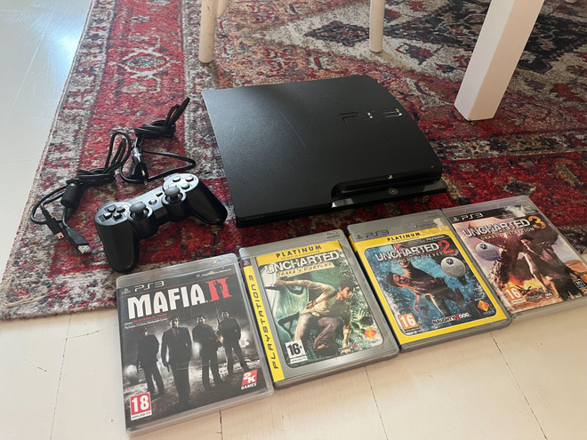 Playstation 3 + ohjain + 4 kpl ps3 pelejä