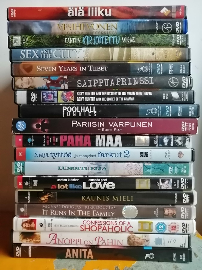 DVD-paketti, romanssia, draamaa yms (17 kpl)