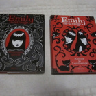 Emily the Strange Pimennon päivät ja Kumpi ja kummempi - pikkukuva 1