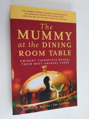 Jeffrey A. Kottler ym. : The Mummy at the Dining Room Tab...