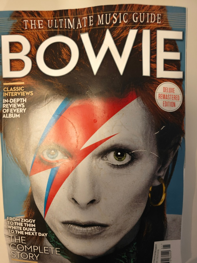 David Bowie - the ultimate music guide lehti