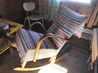 Rustiikki keinutuoli
