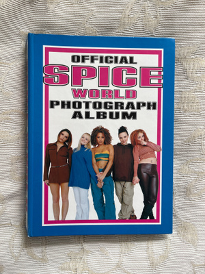 Official Spice World: Photograph Album (71 valokuvaa)