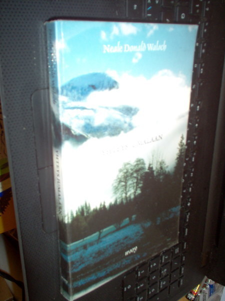 Walsch: Yhteys Jumalaan  ( 2002 nide ) Sis. postikulun