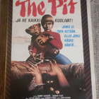 The Pit-  ja he kaikki kuolivat! VHS - Magnum video - pikkukuva 1