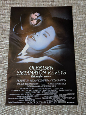 Elokuvajuliste olemisen sietämätön keveys