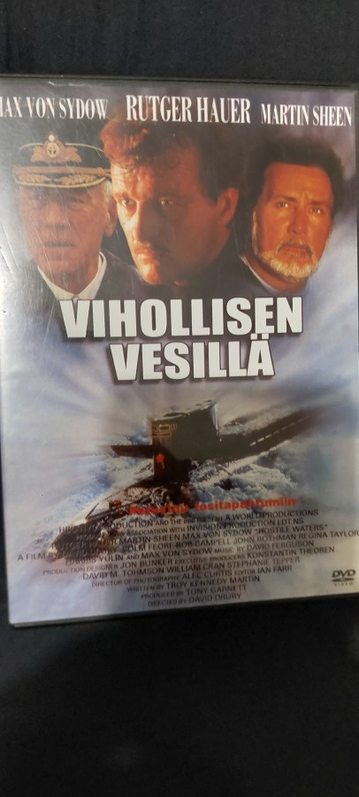 Vihollisen Vesillä