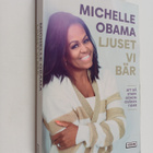 Michelle Obama : Ljuset vi bär : att gå stark genom osäkr... - pikkukuva 1