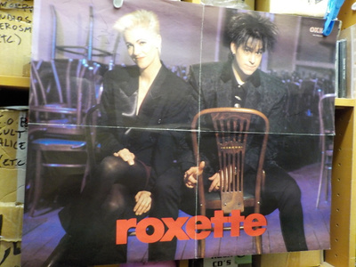 ROXETTE JULISTE KAHDELLA NIMMARILLA