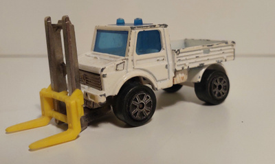 Pikkuauto Unimog Majorette