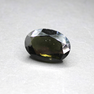 Moldaviitti 40.20 ct XXXL viistehiottu korkea jalokiviluokka