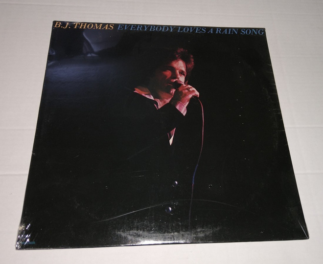 B.J. THOMAS EVERYBODY LOVES A RAIN SONG LP