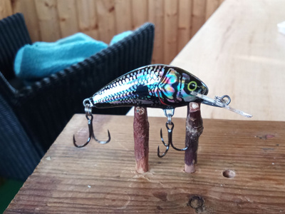Salmo Floating Hornet 4 Black Silver Shad
