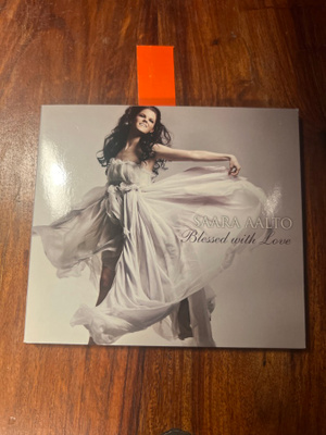 Saara Aalto - Blessed With Love cd nimmarilla