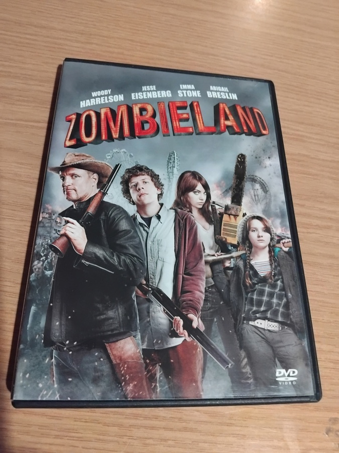 ZOMBIELAND    DVD          ( sony )